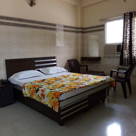 Kanchan Palace Vrindavan Exterior photo